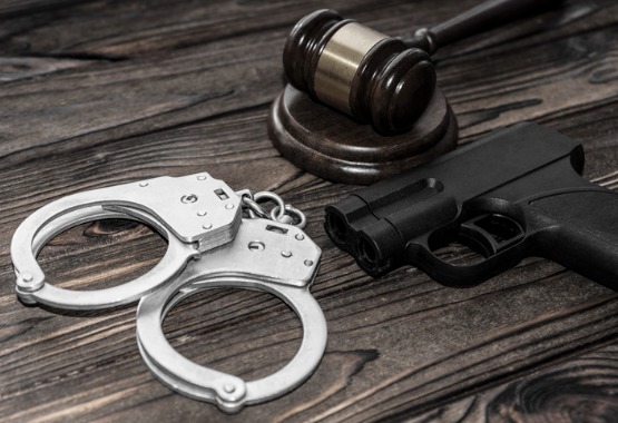 A gavel next to handcuffs, a representation of a criminal defense attorney for Peoria IL