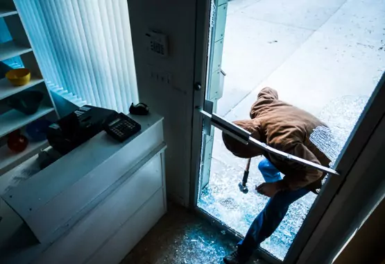 Individual sneaking in broken door with a hammer and committing a theft crime in Peoria IL.